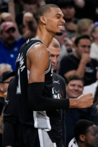 game6-wcf-victor-blck-uni-smile