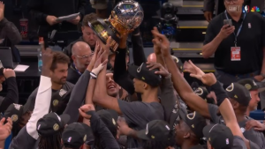 spurs-team-troph-lift.webp