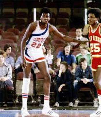 moses-malone-young-pin