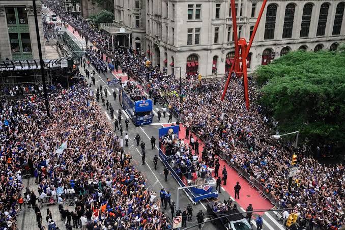 kn-parade-b