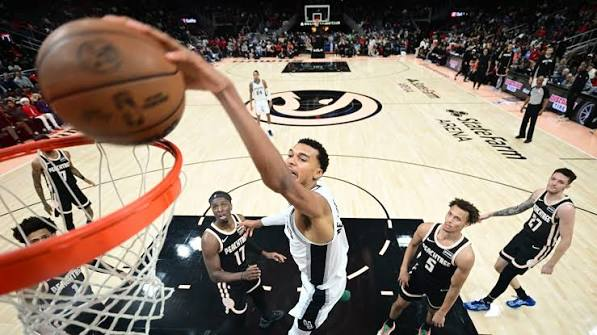 spurs-hawks-oct-8-B